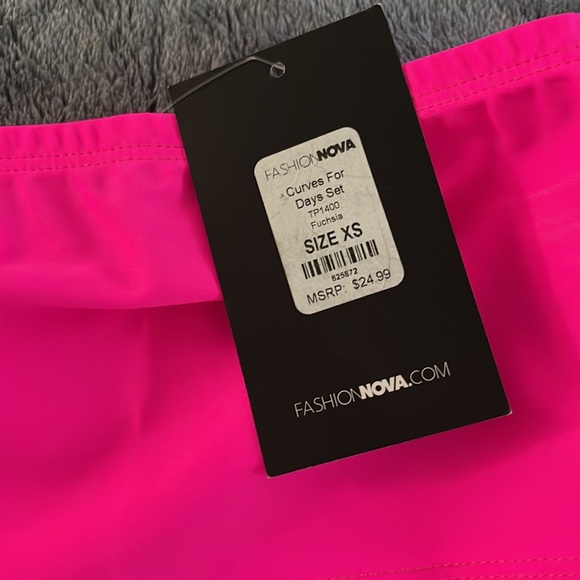 fashion nova 2-piece short set - Picture 3 of 3